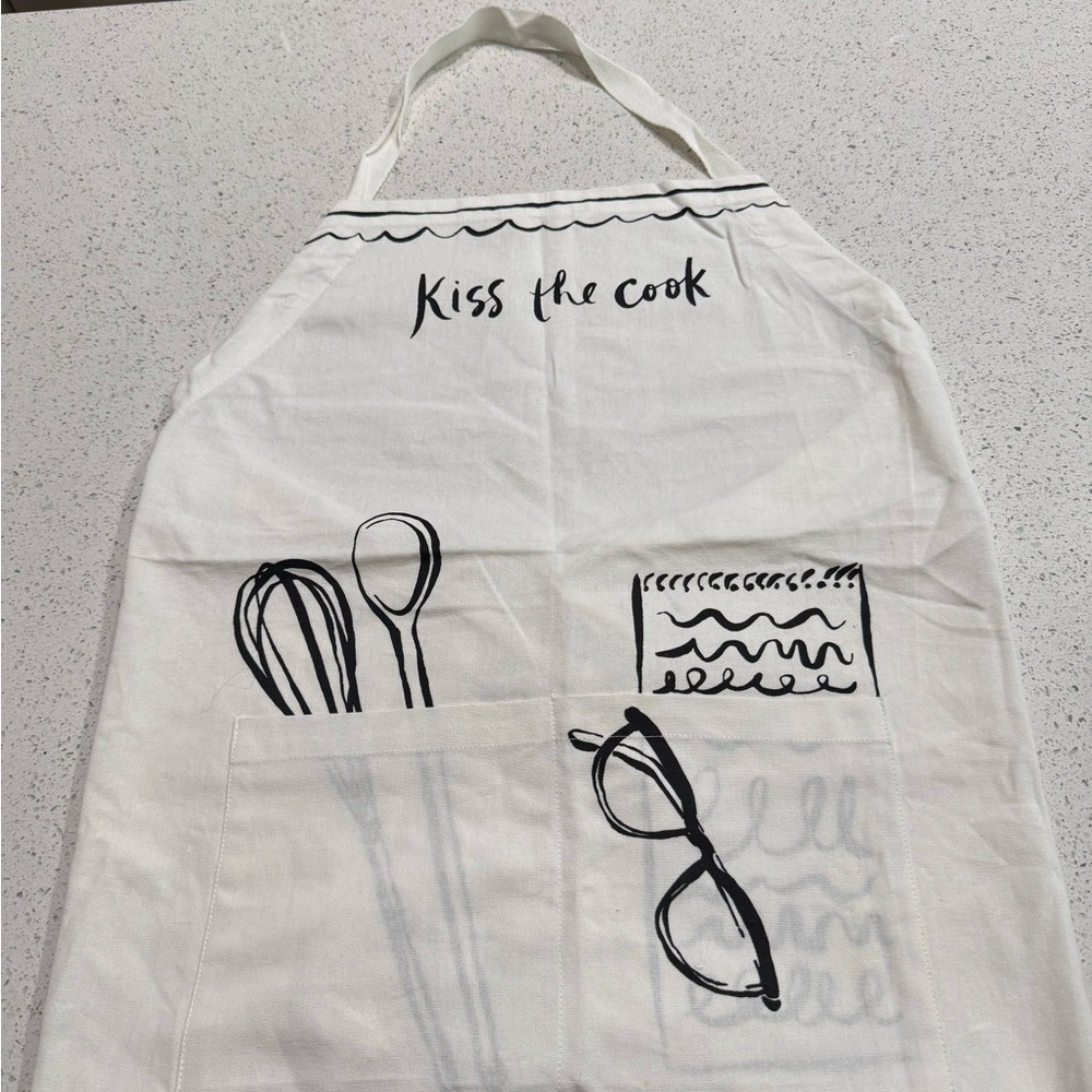 Kate Spade White Apron with Black Kitchen Design  L1